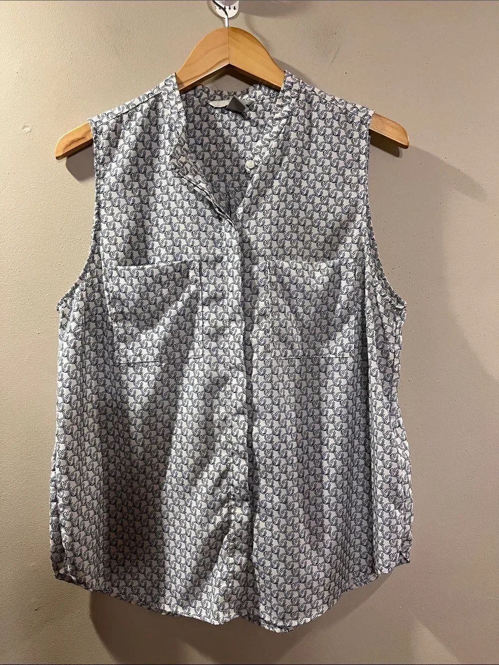 J. Jill Sleeveless Button-Front Blouse in Light Blue and White